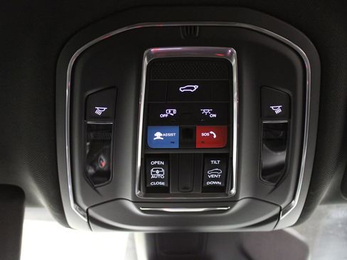 New 2025 Jeep Grand Cherokee Altitude image 22