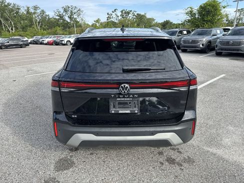 Used 2025 Volkswagen Tiguan SE FWD image 13