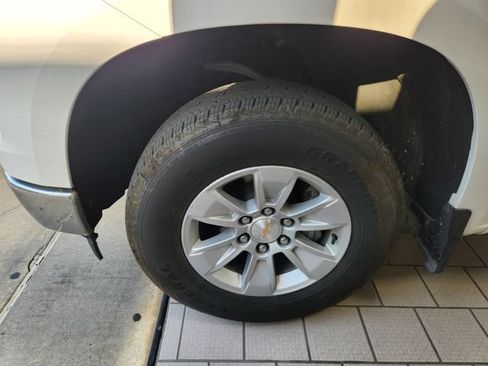 Used 2024 Chevrolet Silverado 1500 LT RWD image 8