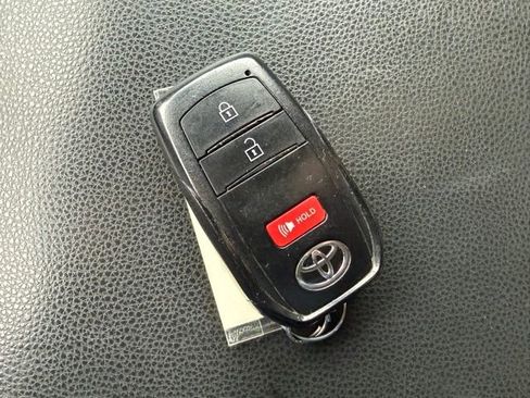 Used 2024 Toyota Tacoma TRD Off-Road image 16