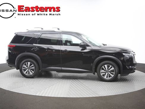 Used 2023 Nissan Pathfinder SL AWD/4WD image 46
