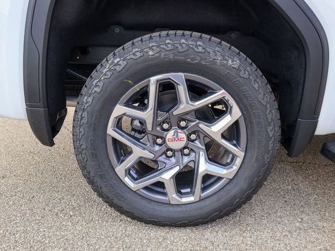 New 2026 GMC Sierra 1500 SLT image 31