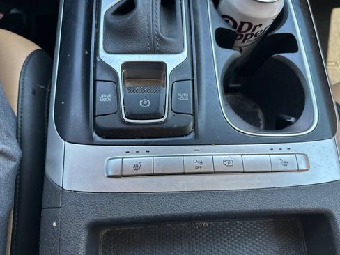 Used 2024 Kia Carnival LX FWD image 15