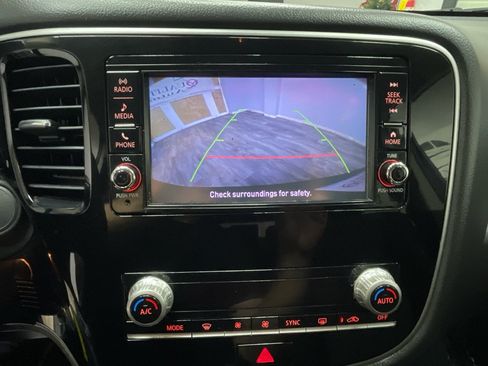 Used 2020 Mitsubishi Outlander ES FWD image 14