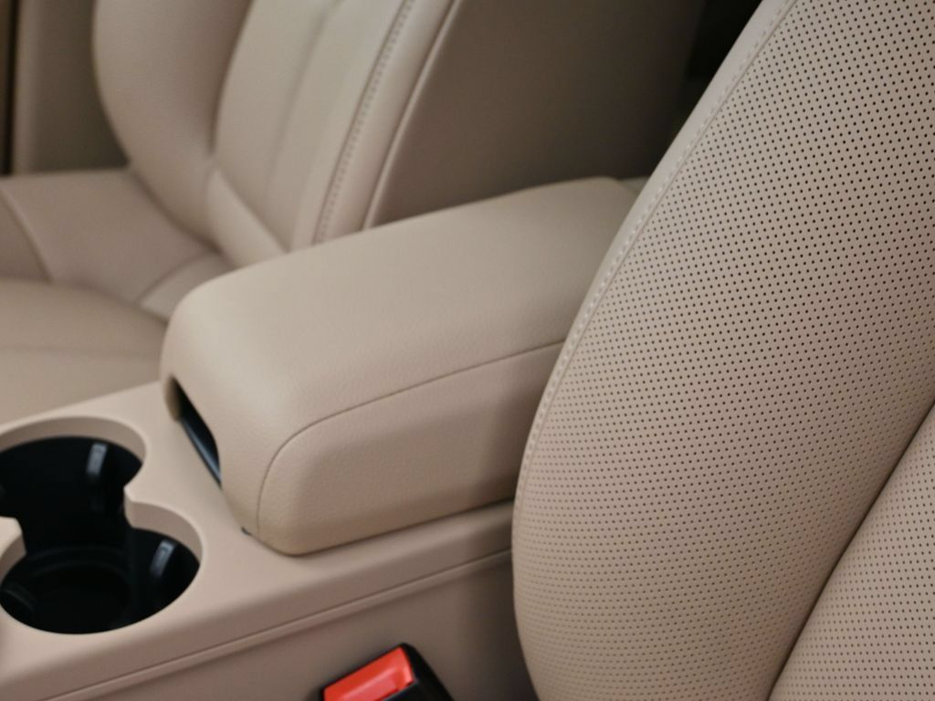 Certified 2026 Porsche Macan AWD/4WD image 21