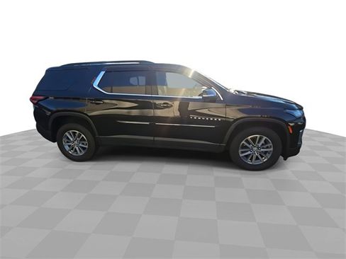 Used 2023 Chevrolet Traverse LT image 9