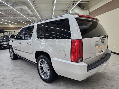 Used 2013 Cadillac Escalade ESV Platinum RWD image 8