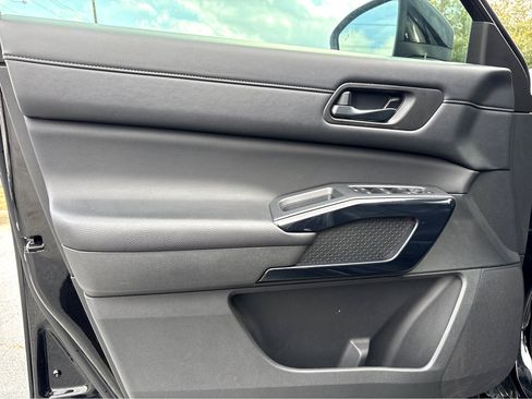 Used 2025 Nissan Pathfinder SV w/ SV Premium Package image 20