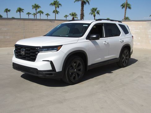 New 2025 Honda Pilot Sport image 2