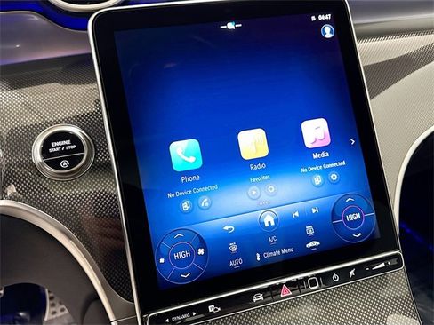 Used 2025 Mercedes-Benz GLC 300 4MATIC image 14