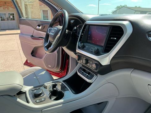 Used 2023 GMC Acadia SLT FWD image 25