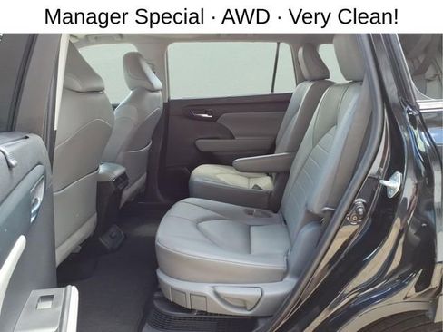 Used 2021 Toyota Highlander XLE AWD/4WD image 22