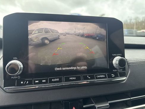 Used 2023 Mitsubishi Outlander ES image 13