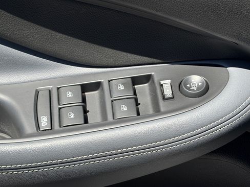 Used 2019 Buick Envision Essence w/ LPO, Active Package FWD image 16