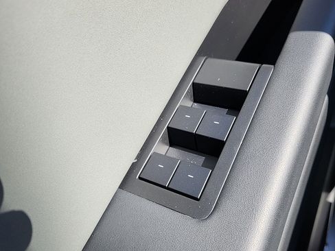 Used 2025 Tesla Cybertruck AWD Crew Cab image 38