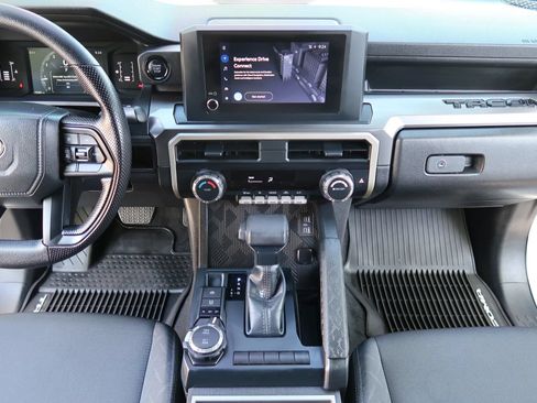 Used 2025 Toyota Tacoma SR5 AWD/4WD image 34