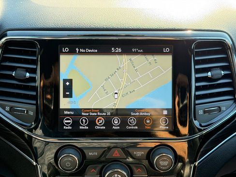 Used 2019 Jeep Grand Cherokee Limited AWD/4WD image 23