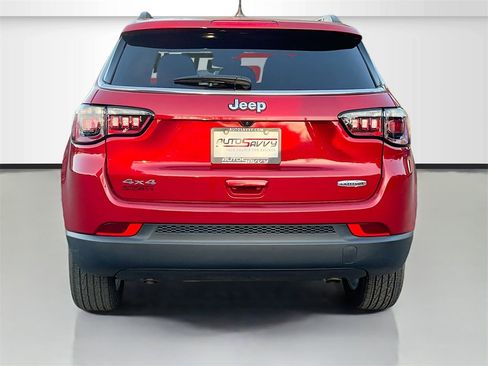 Used 2025 Jeep Compass Latitude image 6