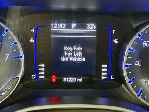 Used 2020 Chrysler Voyager LX image 12