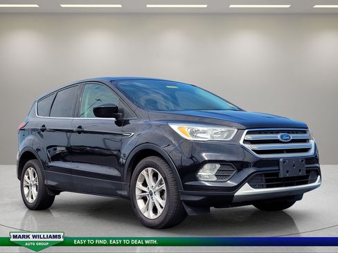 Used 2019 Ford Escape SE FWD image 1
