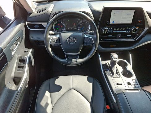 Used 2023 Toyota Highlander XLE FWD image 13