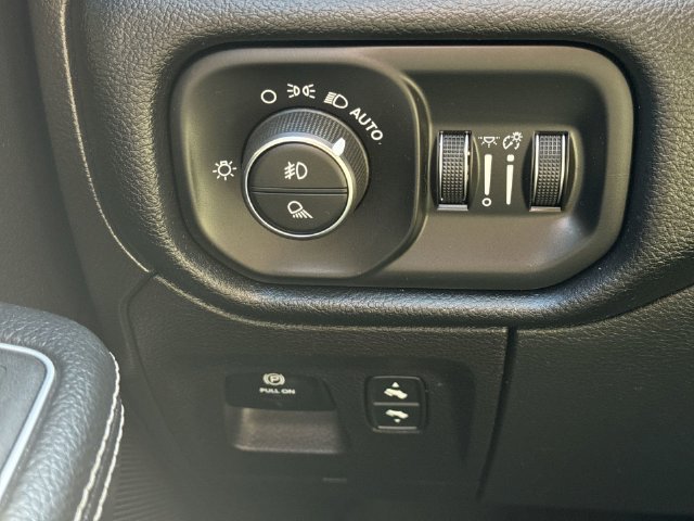 Used 2022 RAM 1500 Laramie AWD/4WD image 18