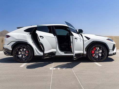 Used 2023 Lamborghini Urus Performante AWD/4WD image 15
