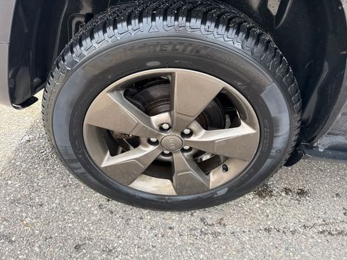 Used 2016 Jeep Cherokee 75th Anniversary AWD/4WD image 11