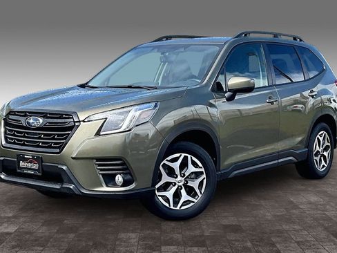 Used 2023 Subaru Forester Premium AWD/4WD image 2
