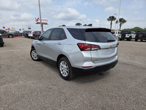 Used 2022 Chevrolet Equinox LS w/ LPO, Floor Liner Package AWD/4WD image 5