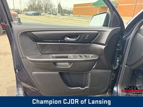 Used 2015 GMC Acadia SLE image 11