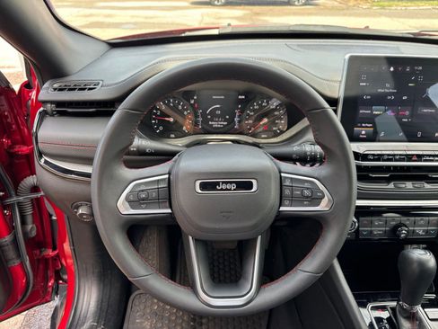 Used 2025 Jeep Compass Trailhawk AWD/4WD image 28