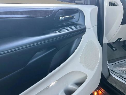 Used 2011 Dodge Grand Caravan Mainstreet w/ PWR Convenience Group image 28