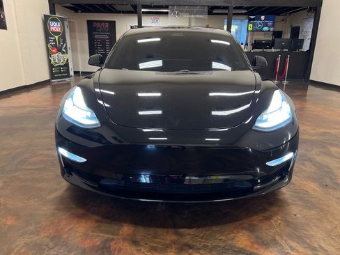 Used 2019 Tesla Model 3 Standard Range image 4