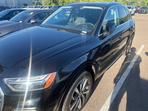 Used 2021 Audi Q5 2.0T Premium w/ Convenience Package AWD/4WD image 2