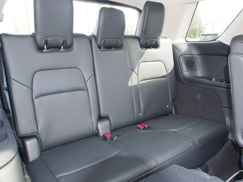 New 2025 Nissan Pathfinder Platinum image 13