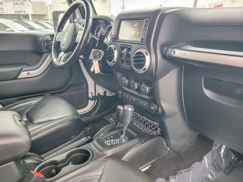 Used 2017 Jeep Wrangler Unlimited Sahara w/ Connectivity Group image 23