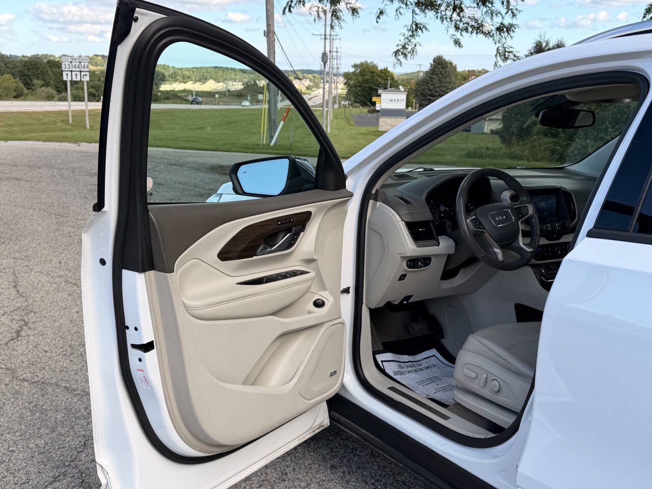 Used 2019 GMC Terrain Denali w/ Advanced Safety Package AWD/4WD image 10