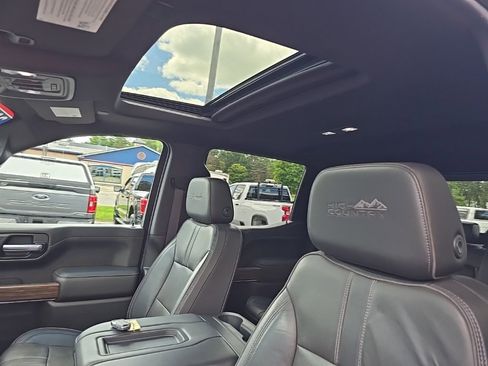 Used 2021 Chevrolet Silverado 1500 High Country w/ Technology Package image 8