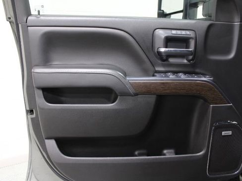 Used 2017 GMC Sierra 2500 Denali w/ Duramax Plus Package AWD/4WD image 16