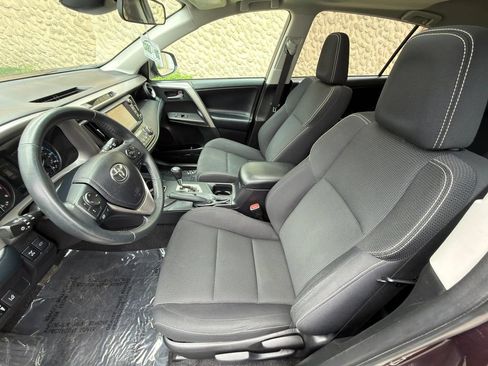 Used 2018 Toyota RAV4 XLE AWD/4WD image 13