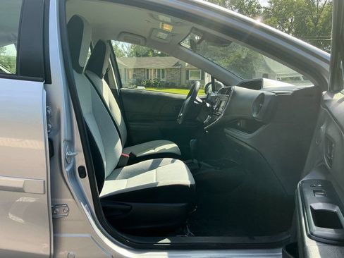 Used 2018 Toyota Prius C One FWD image 10