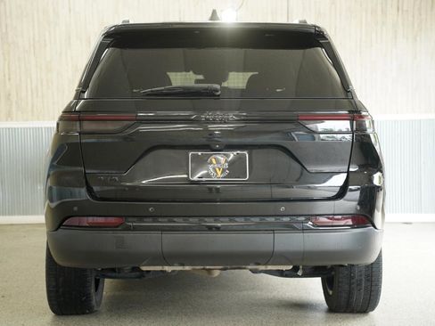 Used 2022 Jeep Grand Cherokee Altitude image 9