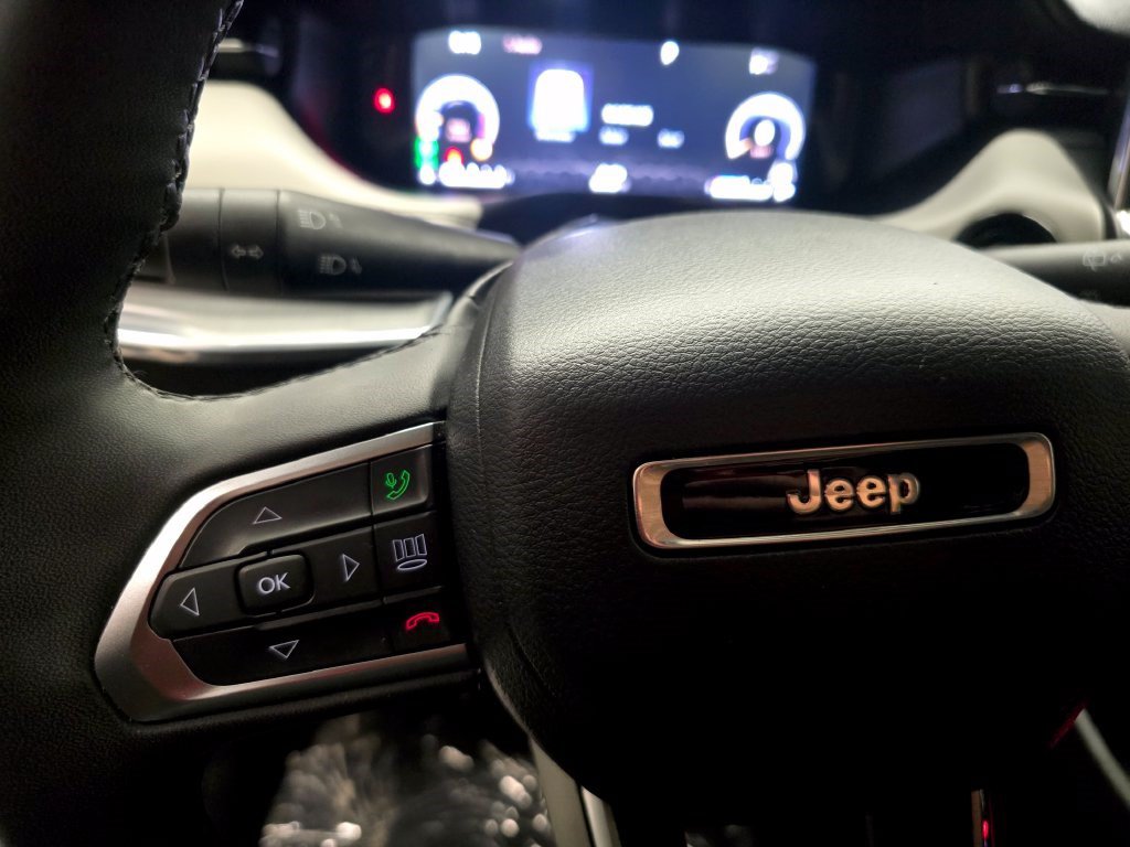 Used 2023 Jeep Compass Limited w/ Elite Group AWD/4WD image 18