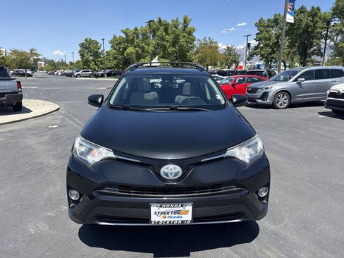 Used 2018 Toyota RAV4 XLE AWD/4WD image 2
