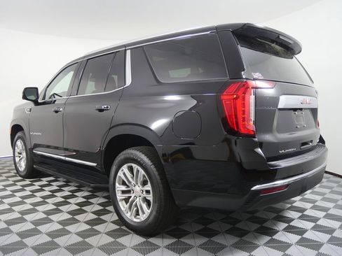 Used 2023 GMC Yukon SLT w/ SLT Premium Package image 5
