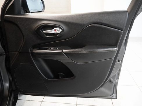 Used 2015 Jeep Cherokee Limited image 30