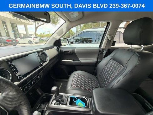 Used 2022 Toyota Tacoma SR5 RWD image 18