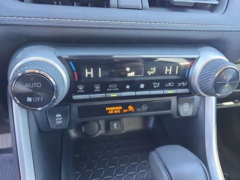 Used 2022 Toyota RAV4 XLE image 20