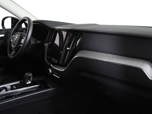 Used 2025 Volvo XC60 B5 Plus image 27